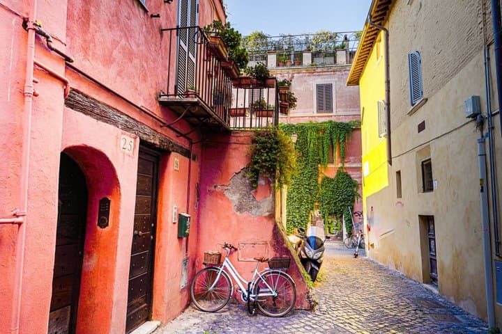 Trastevere Hidden Gems & Rome Jewish Ghetto Small-Group Tour