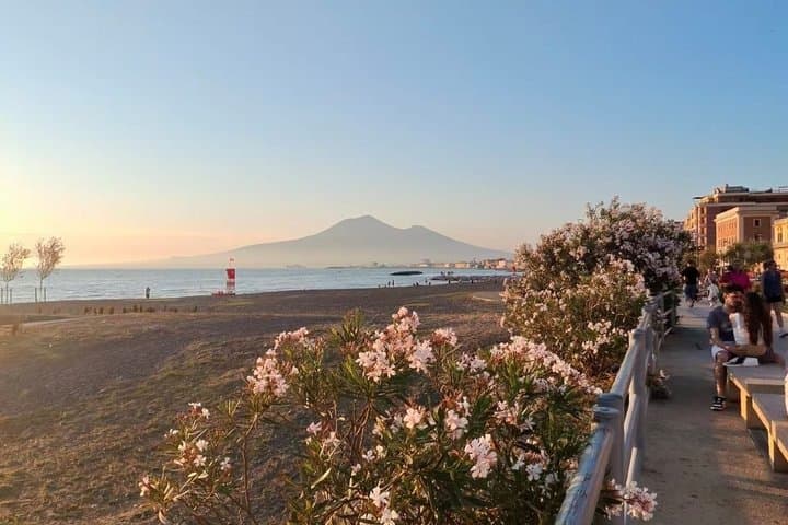 Walking tour between sea, history and local life