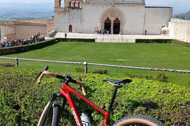 Assisi - Ebike tour to Spello and Bevagna
