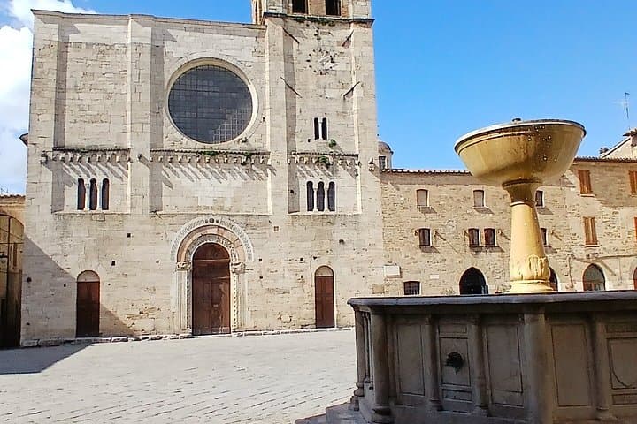 Assisi - Ebike tour to Spello and Bevagna