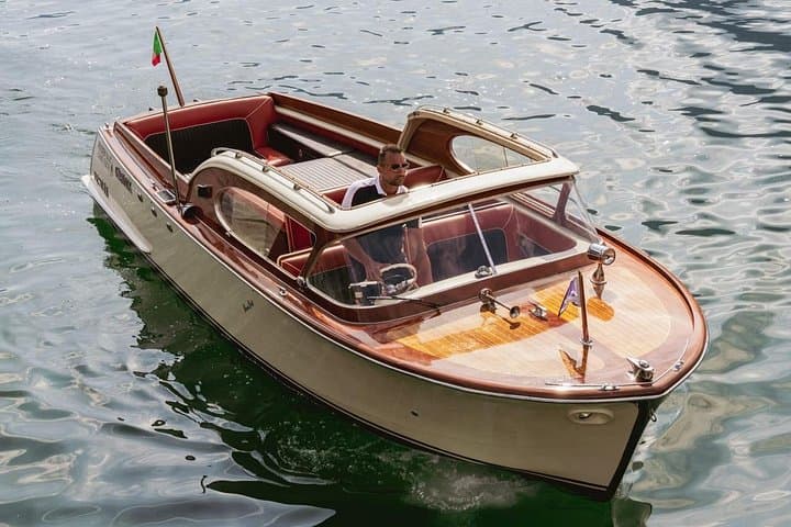 Private Wooden Boat Tour on Lake Como: Villages and Villas