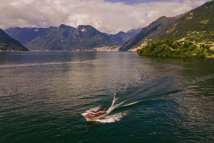 Private Wooden Boat Tour on Lake Como: Villages and Villas