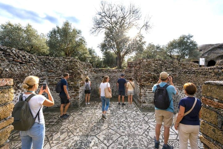 Rome to Villa Adriana Private Day Trip by Train with Tickets