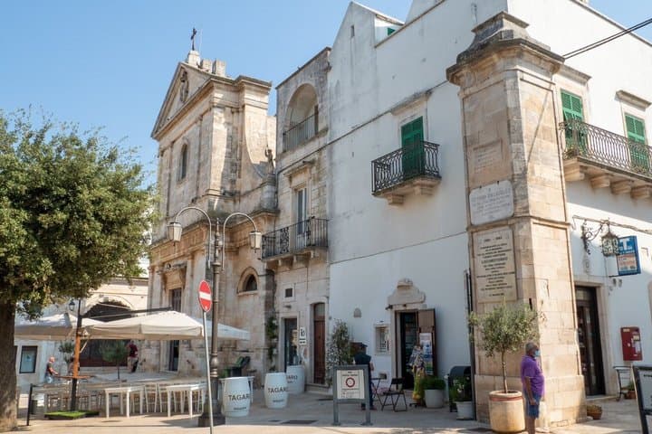 Polignano Ostuni and Locorotondo between the sea and Valle d’Itria