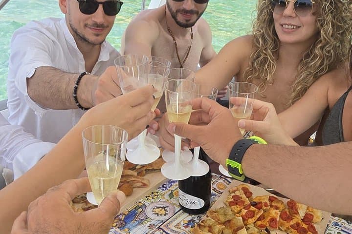 Avola Private Tour 4.5H Snorkeling Tour with Sicilian Aperitif