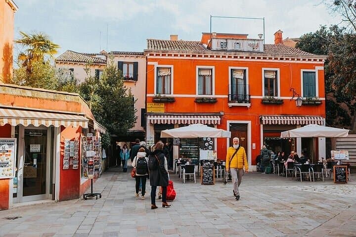 Colors and Traditions 5.5 Hour Murano and Burano Islands Tour