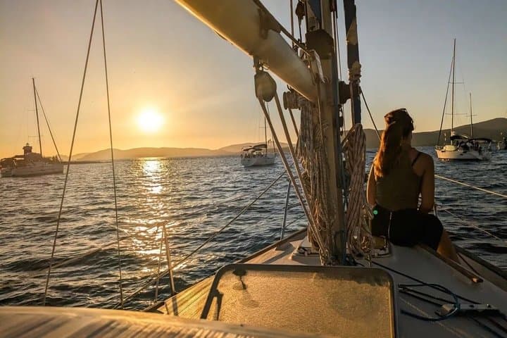 Aperitif and sunset cocktail on a sailing boat for max 6 adults