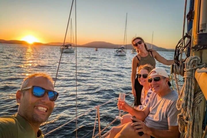 Aperitif and sunset cocktail on a sailing boat for max 6 adults