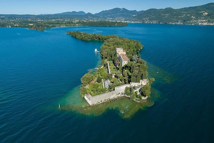 Private Boat Tour to Isola del Garda with Wine and Food Tasting