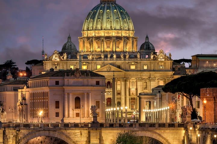Vatican City: St. Peters Basilica skip the line tour
