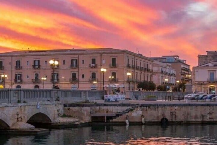 Syracuse Tour of Ortigia Island in Tuk Tuk with local guide