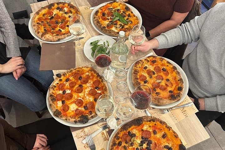 Bari Pizza and Tiramisu Class with Wine and Gelato