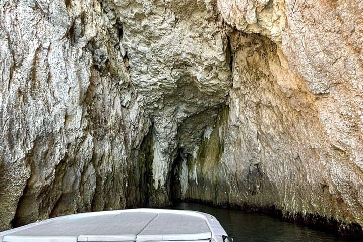 Boat tour Pillirina, sea caves Syracuse and Ortigia