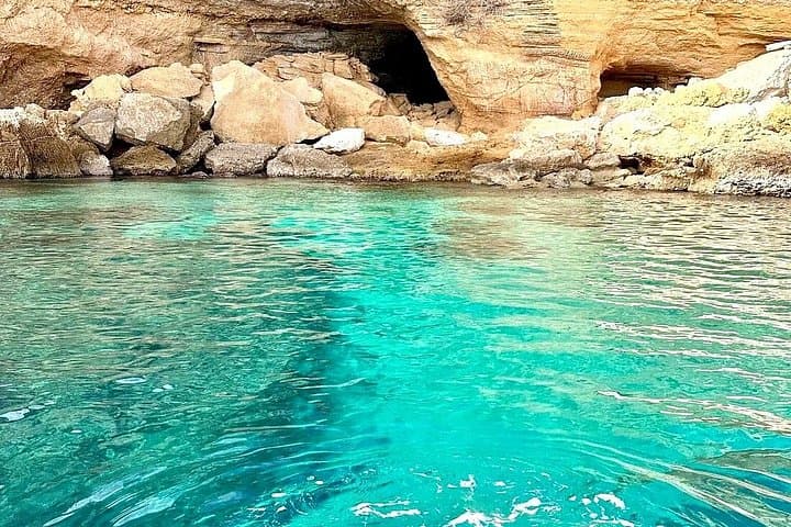 Boat tour Pillirina, sea caves Syracuse and Ortigia