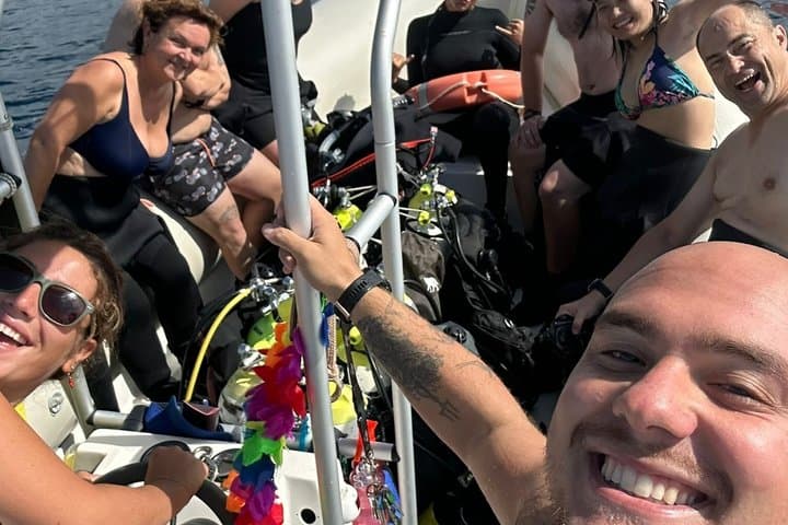 Diving at the Baia Submerged Park for certified divers