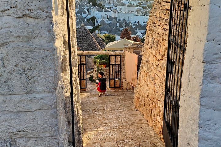 Culinary historical welcome and guided walk among the trulli
