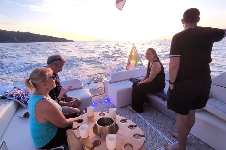 Sorrento Coast - Small Group Sunset Boat Experience