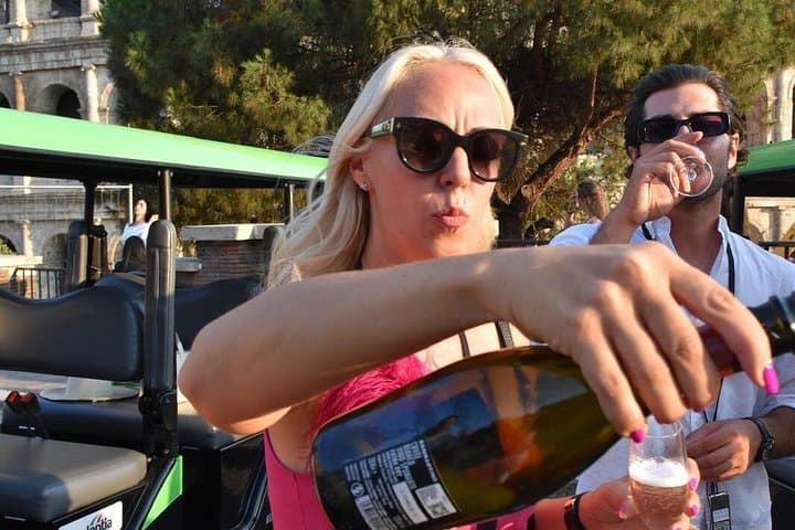 Rome Sunset Golf Cart Tour with Local Expert & Spritz