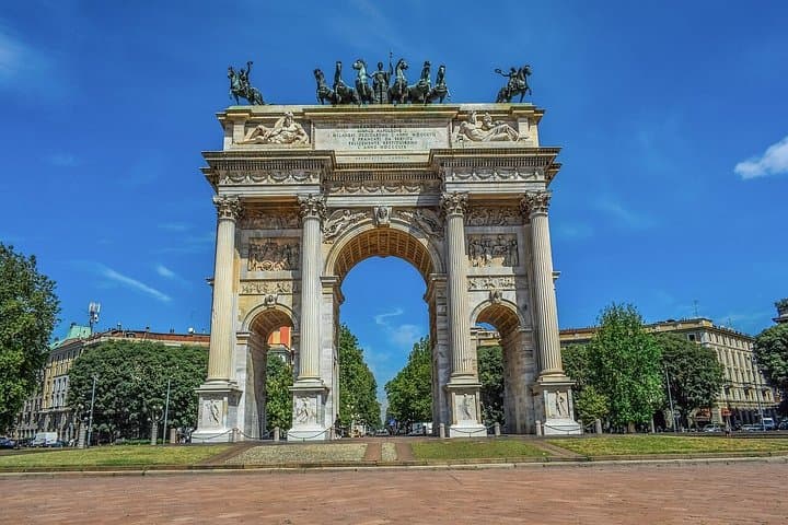 Milan Private City Tour with Duomo and Brera