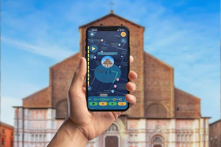 Bologna Academic History GPS App Walking Tour Mobile Game