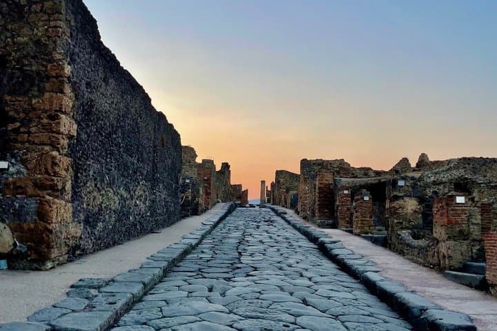 Pompeii Small Group Tour Avoid the Crowds with Local Guide