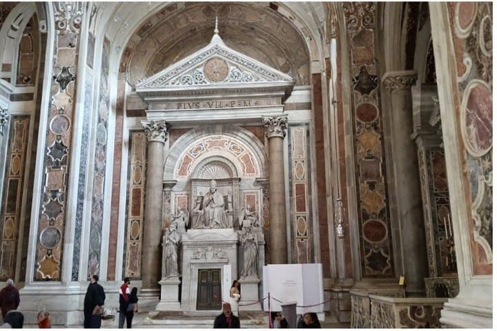 Skip the Line St Peter Basilica Papal Tomb Tomb With Audio Guide