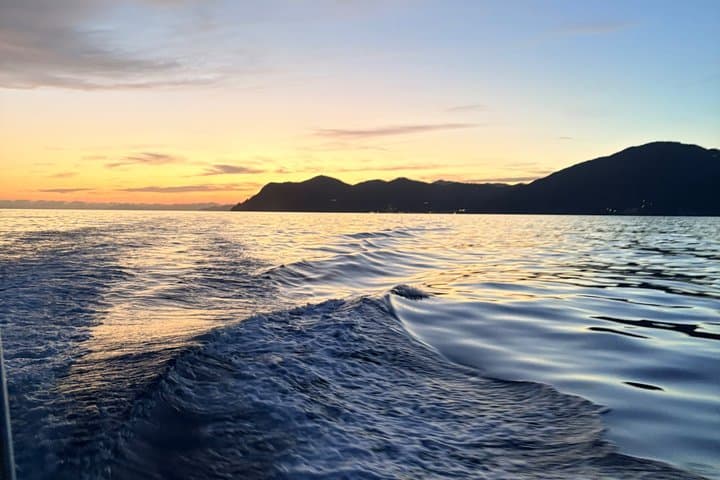 Monterosso : Cinque Terre boat tour day or sunset with aperitif