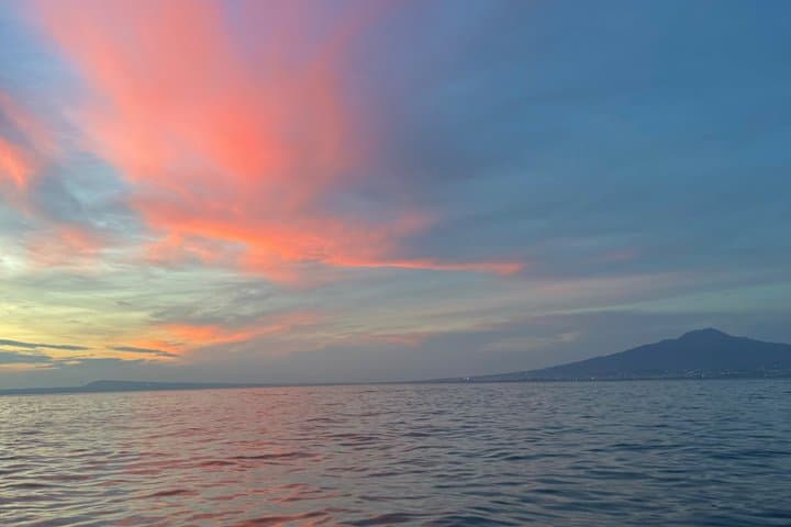 Sorrento Private Boat Tour at Sunset with Prosecco