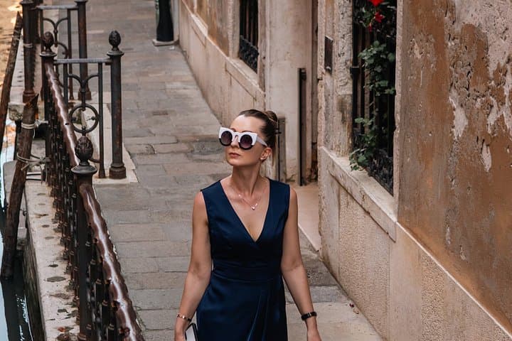 Photo session in hidden gems of Venice!