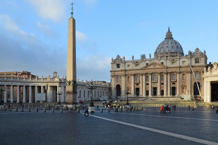 St. Peter's Basilica Priority Entrance with Audio Guide
