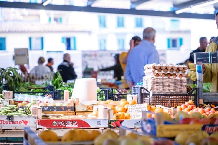 Sant'Ambrogio Market Food Tour with Tastings led by a local Chef