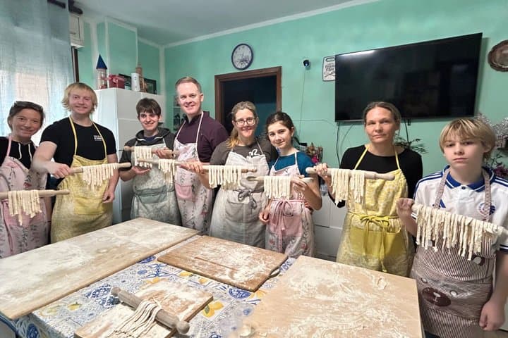 Cooking Class making ragù, tortelloni and tagliatelle