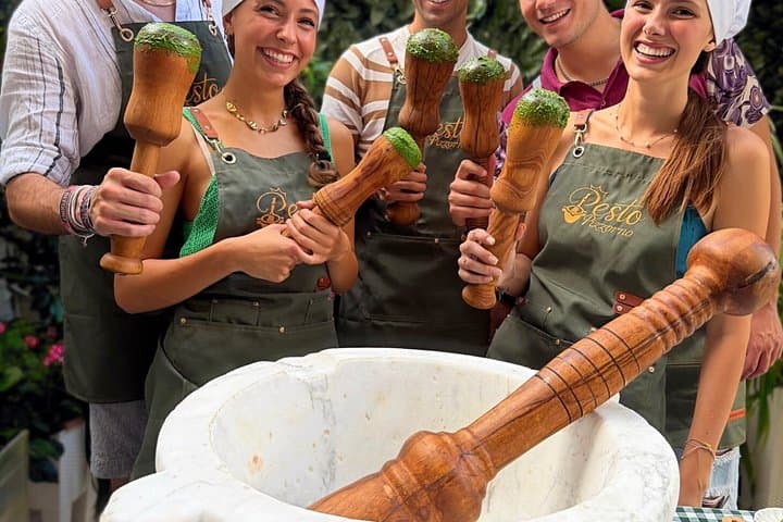 Mortar pesto lesson with World Champion and local Menu