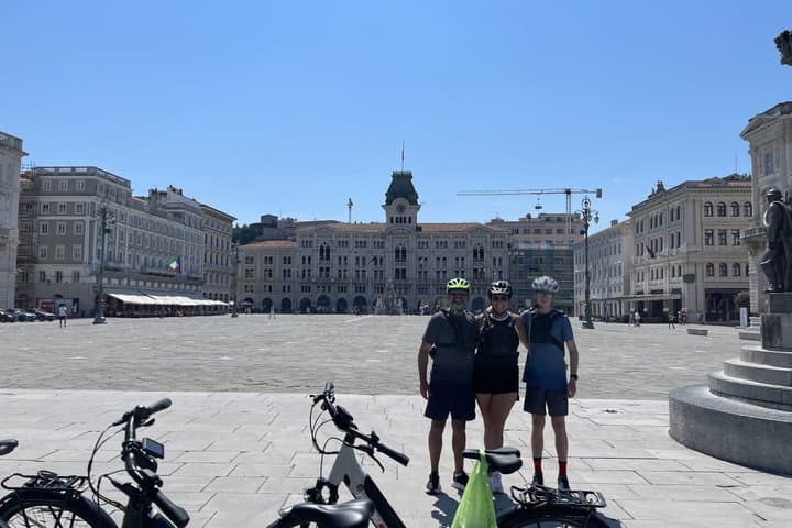 Trieste E-Bike Tour: Old Town, Miramare Castle and Gelato