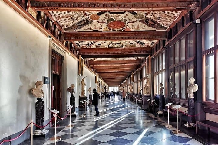 Uffizi Gallery Tour with Small Group and Expert Guide