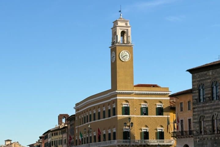 Pisa Self-Guided City Walking Tour & Scavenger Hunt