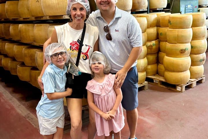 Parma: visit to the cheese factory and masterclass on Parmigiano Reggiano