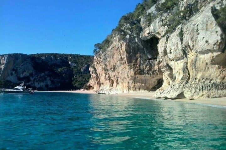 One day tour in rubber dinghy in the Gulf of Orosei with Skipper