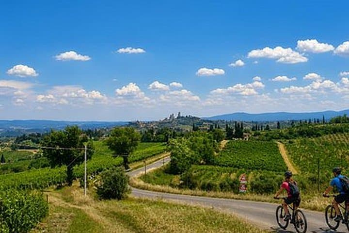 Volterra E-bike Tour Between Hills and Tuscan Villages