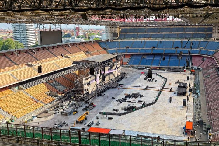 Skywalk Tour San Siro Stadium in Milan