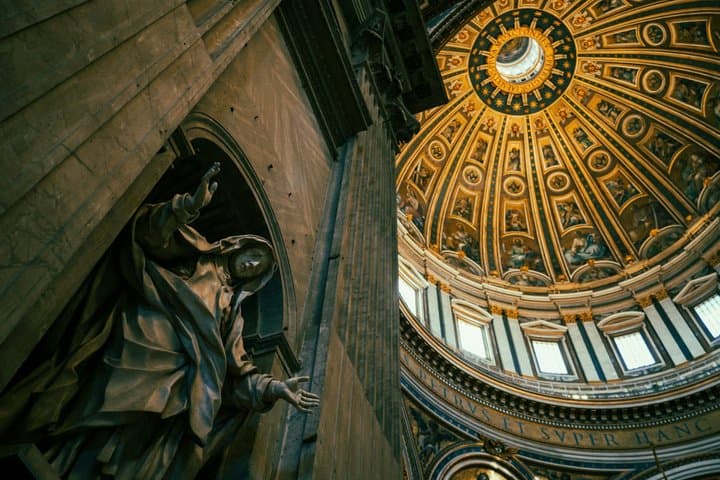 Rome : St. Peters Basilica accompanied Entrance With Dome Access