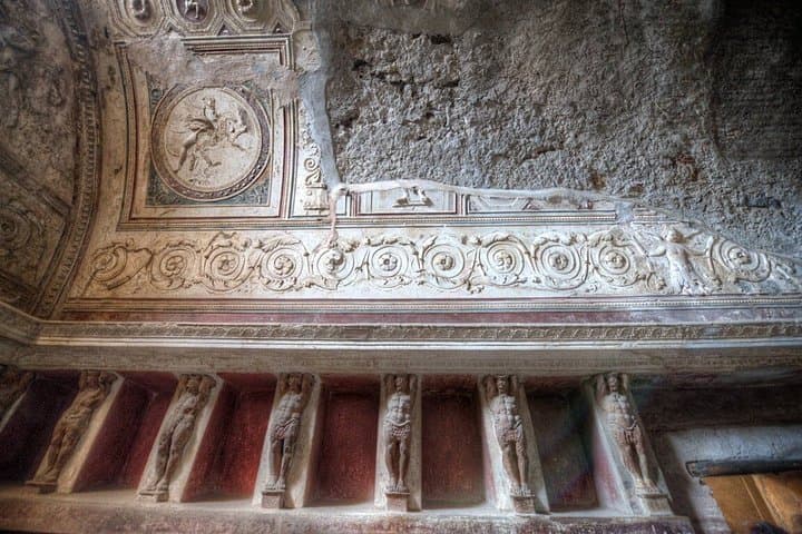 Pompeii Private Tour with Archaeologist and Skip the Line Access
