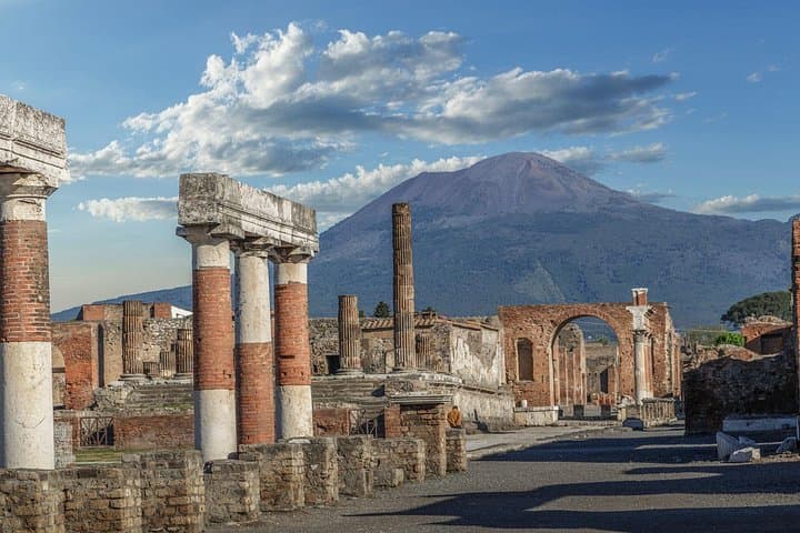 Pompeii Private Tour with Archaeologist and Skip the Line Access