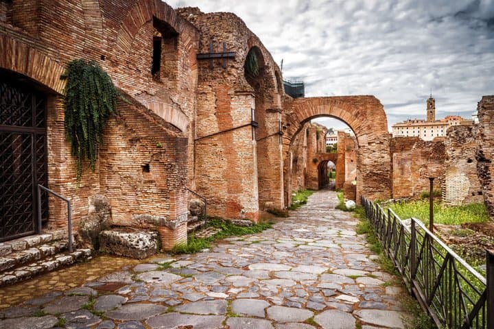 Rome Essentials Pass with Colosseum, Vatican, Pantheon & tour