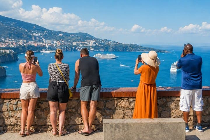 Private Tour of Pompeii, Sorrento and Positano from Naples