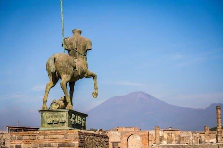 Pompeii Ruins and Mount Vesuvius Volcano Tour from Rome