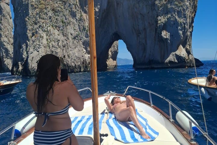 Capri Private Mini-Tour among the Wonders of the Island