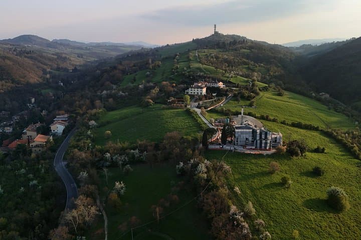Vespa tour to discover the Colli Bolognesi with lunch