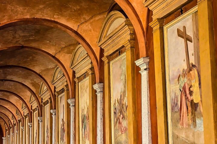 Vespa tour to discover the Colli Bolognesi with lunch