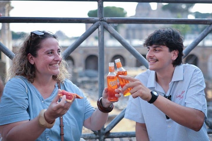 Rome Colosseum: Pizza & Aperitivo Food Tour at Sunset